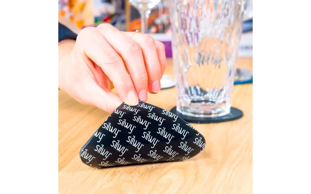 Silwy® Metall Nano Gel Untersetzer Eckig 8,3 X 8,3 Cm Blau 1 Silwy® Metall Nano Gel Untersetzer Eckig 8,3 X 8,3 Cm Blau