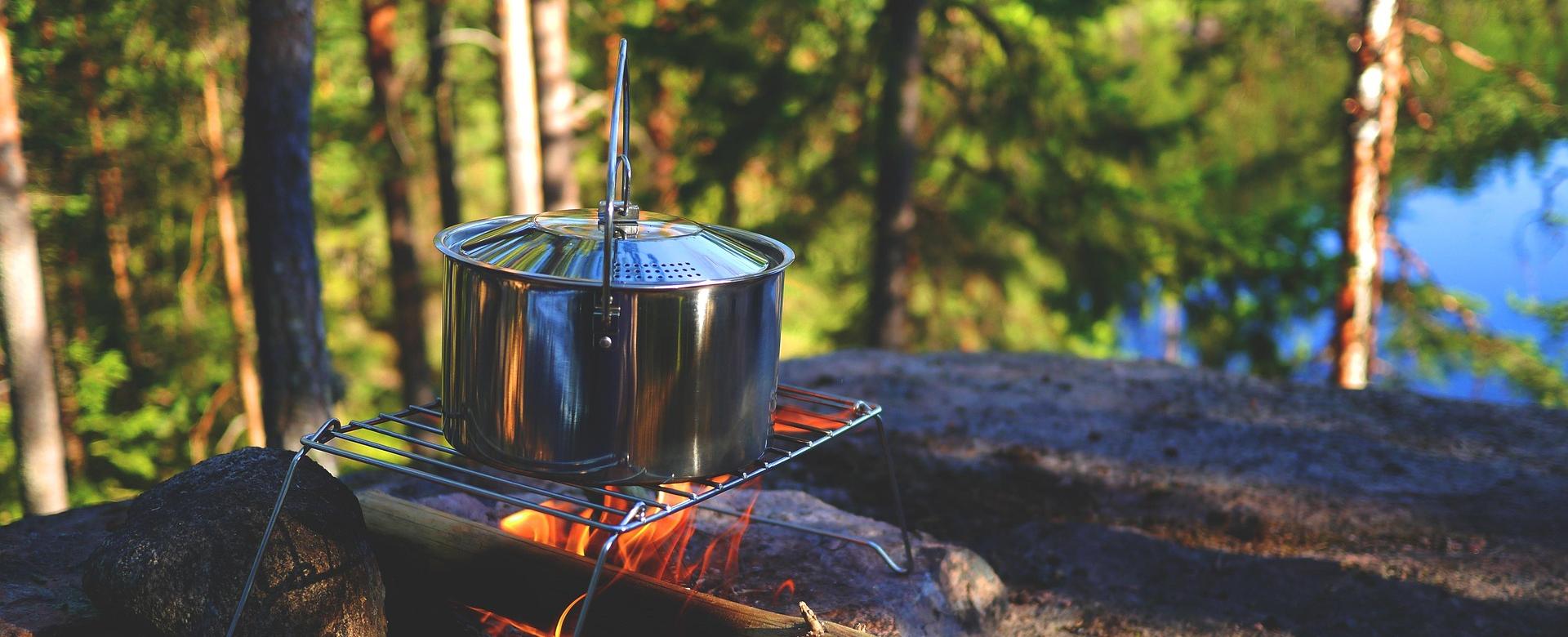 Ausgewählte Campingausrüstungsgeschäfte -Ausgewählte Campingausrüstungsgeschäfte campfire 896196 1920